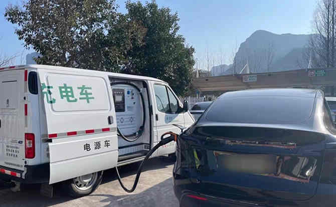 振安区汽车搭电